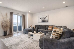 TV, offices - Private Condo, Snowbasin, IKON, Workstation, WIFI (Morgan)