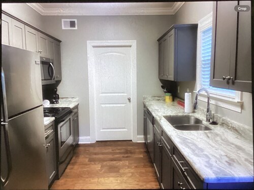 Beautifully decorated 4 bed 4.5 bath condo just waiting for you in Oxford!