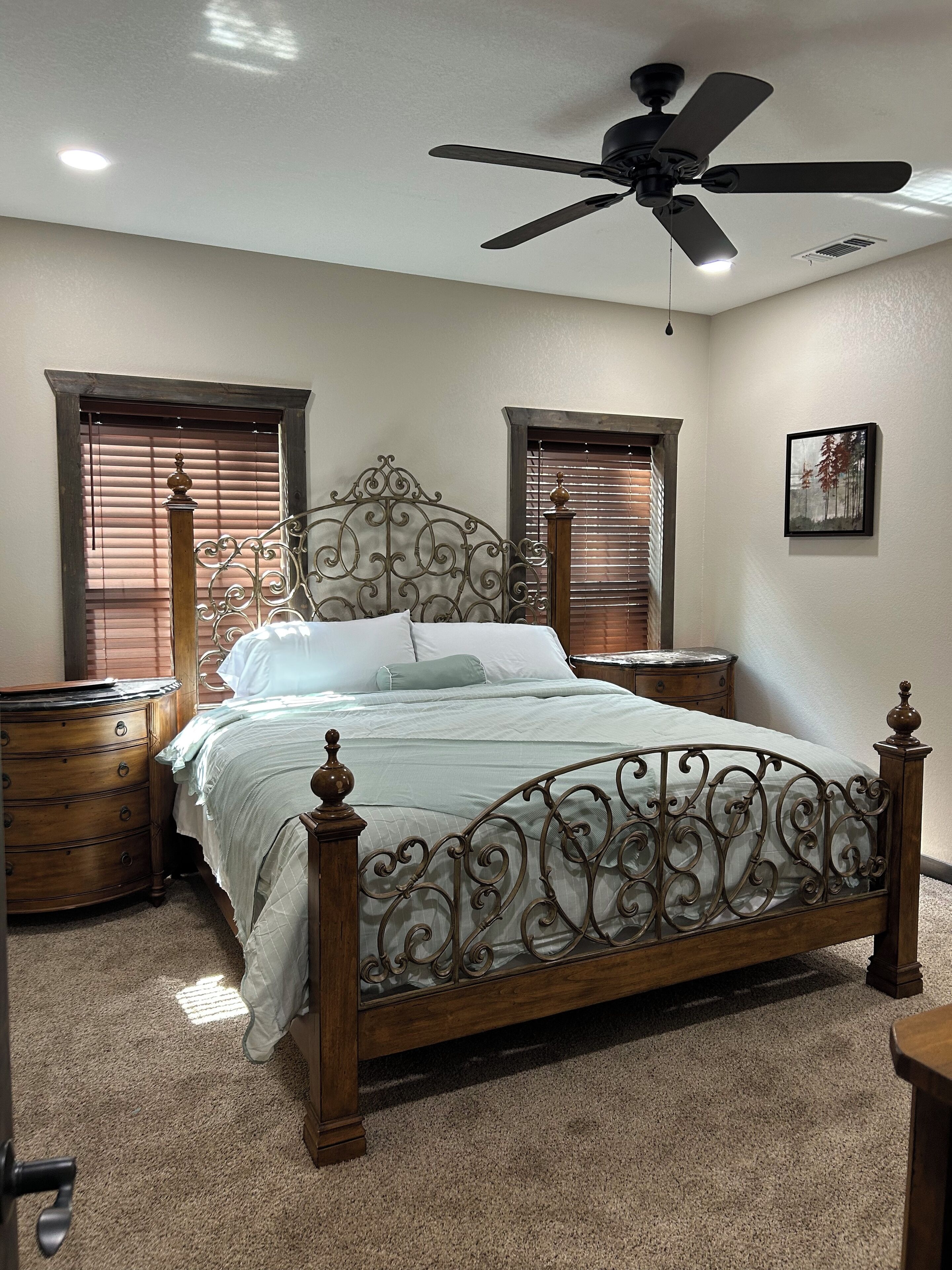 3 bedrooms, iron/ironing board, WiFi, bed sheets