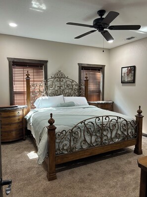 3 bedrooms, iron/ironing board, WiFi, bed sheets
