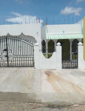 المنطقة المحيطة بالمنشأة