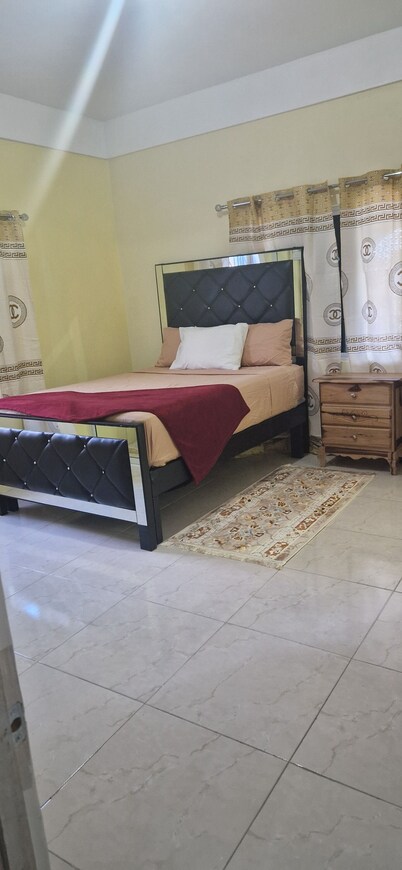 Large spacious 2 bedroom 2 bathroom, secure garage family house.