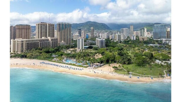A coastal cityscape with high-rise buildings, a beach, and a resort area. - Luana Waikiki Hotel & Suites (Honolulu)