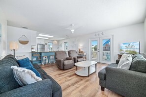 Smart TV, fireplace - 200 Steps To Beach, Balcony Gulf Views, Firepit, Dog Friendly, 3BR Beach Home (Gulf Shores)