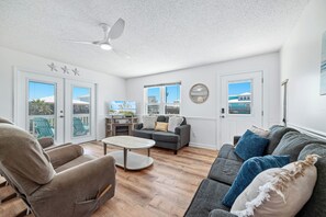 Smart TV, fireplace - 200 Steps To Beach, Balcony Gulf Views, Firepit, Dog Friendly, 3BR Beach Home (Gulf Shores)