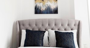 3 slaapkamers, een strijkplank/strijkijzer, gratis wifi, beddengoed