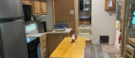 Micro-ondes, four, plaque de cuisson