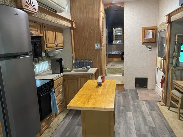 Micro-ondes, four, plaque de cuisson