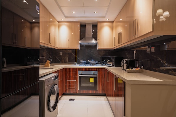 Fridge, microwave, oven, stovetop