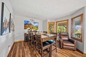 Dining - PRIVATE GETAWAY IN GATED COMMUNITY (Zionville)