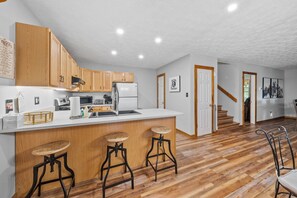 Fridge, microwave, oven, stovetop - PRIVATE GETAWAY IN GATED COMMUNITY (Zionville)