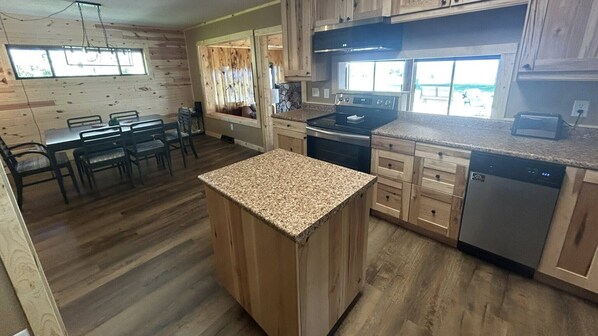 電子レンジ、オーブン、コンロ、食器洗い機