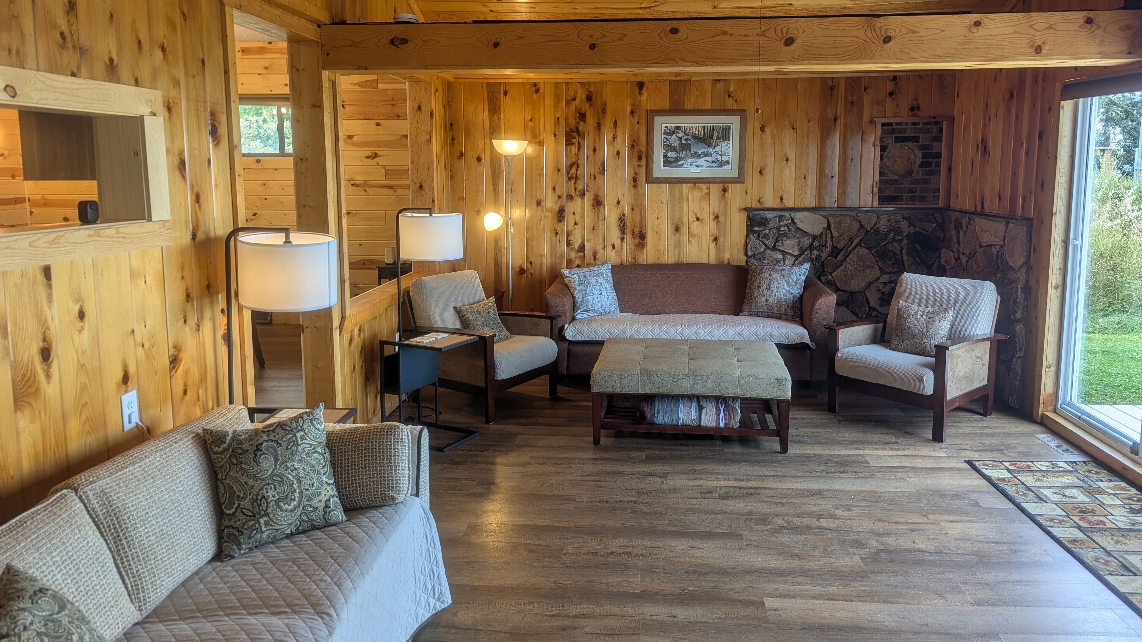 TV connectée, lecteur de DVD, livres