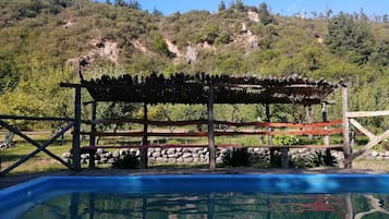 2 outdoor pools, pool umbrellas