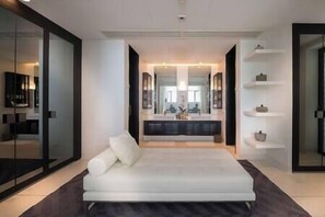 5 habitaciones y caja de seguridad en la habitación