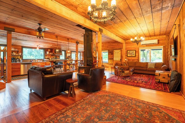 Smart-TV, Videospiele, DVD-Player, Bücher