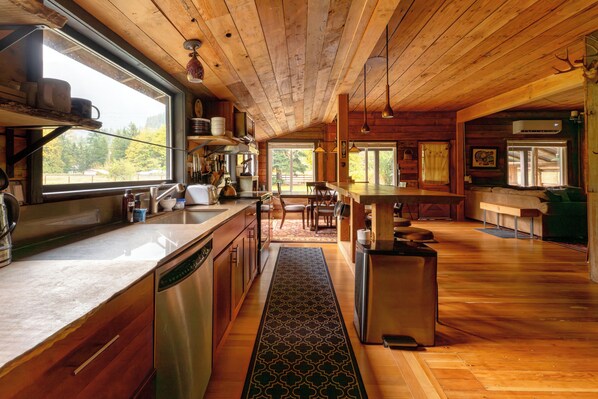 ثلاجة، ميكروويف، فرن، موقد طهي مسطح