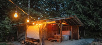 Cascade Crossing- fenced yard, spa, tons of amenities near Stevens Pass