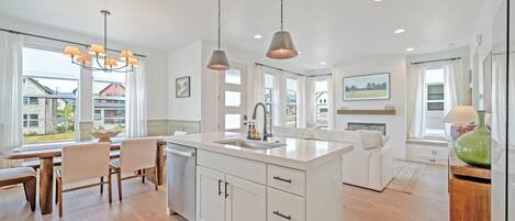 ثلاجة، ميكروويف، فرن، موقد طهي مسطح