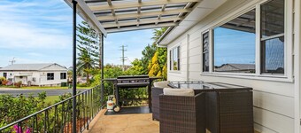 Batehaven Coastal Home Near Corrigans Beach