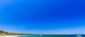 Batehaven Coastal Home Near Corrigans Beach