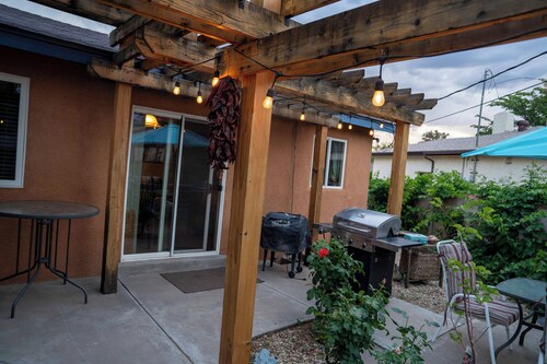 Casa Cascada: Cozy ABQ Retreat