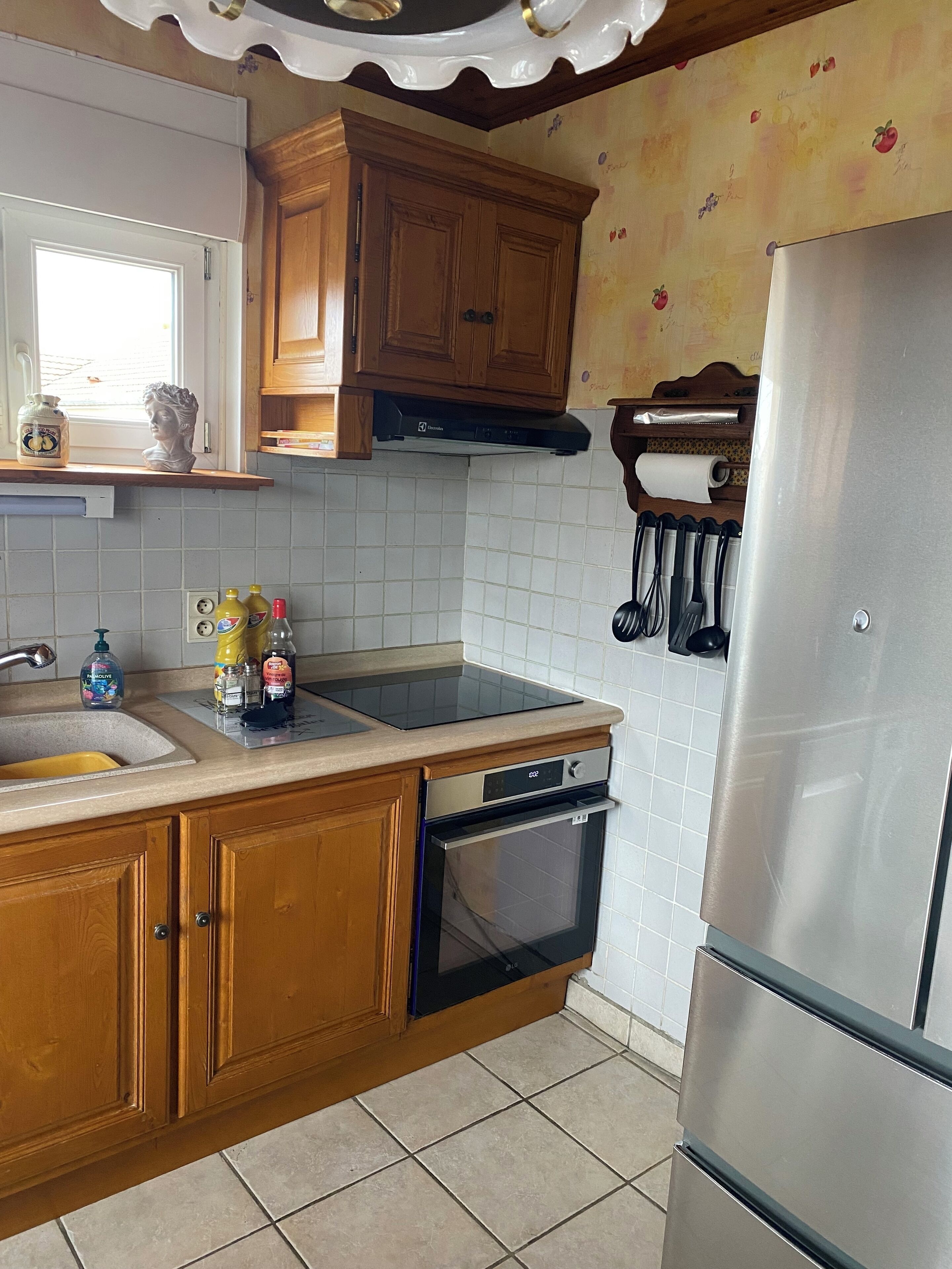 Refrigerador, microondas, horno y parrilla de estufa 