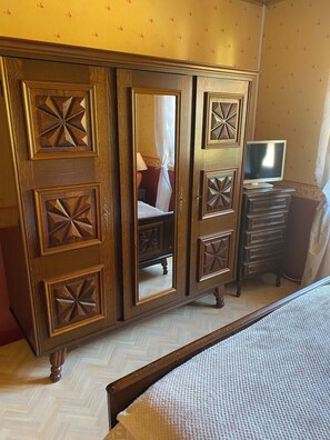 3 chambres, fer et planche à repasser, draps fournis