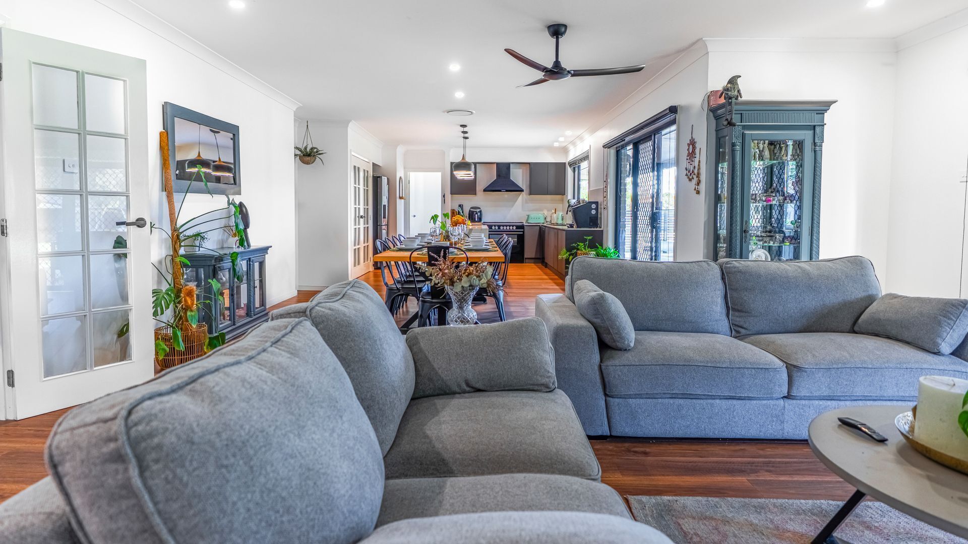 Una Smart TV, libros