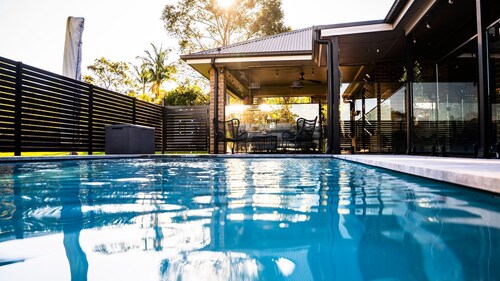 The Wildwood Luxury Escape with Pool, Hot Tub and Space for the Whole Group