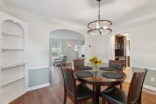 Dining - Enjoyable 2 bedroom 1 bathroom in Shaker Heights near universities and hospitals (Shaker Heights)