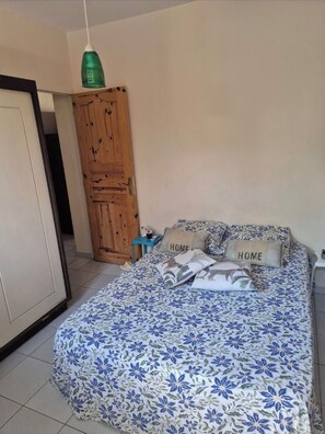 1 soverom, strykejern/-brett, wi-fi (inkludert) og sengetøy