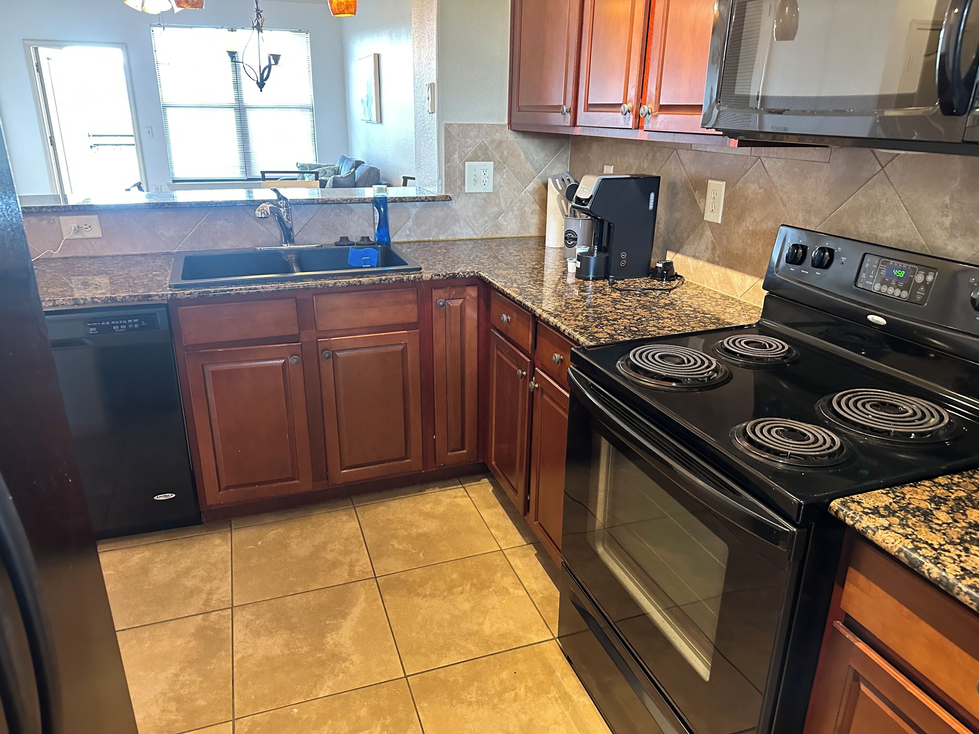 冰箱、微波炉、烤箱、炉灶