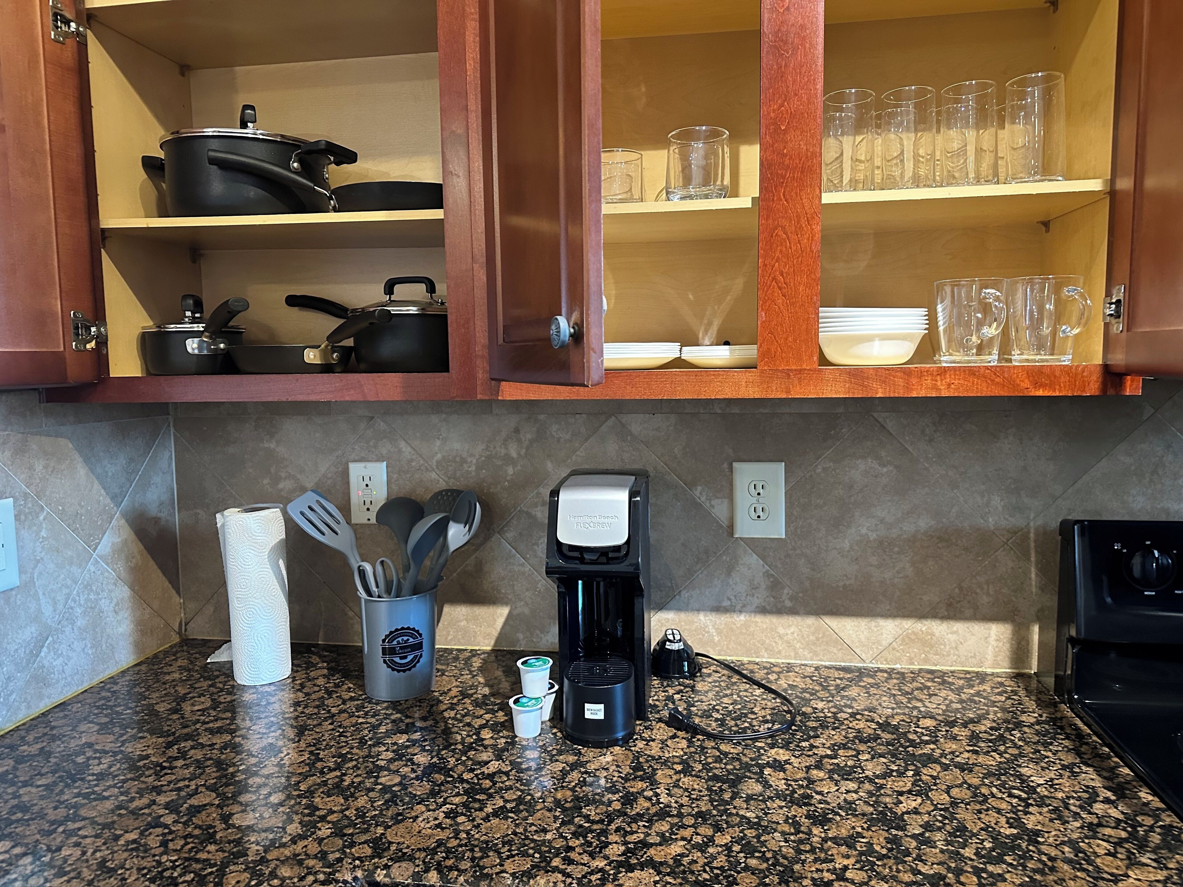 冰箱、微波炉、烤箱、炉灶