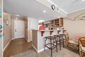 Interior - GREAT BEACH VIEWS, SUPER LOCATION, GREAT FOR FAMILY! (Gulf Shores)