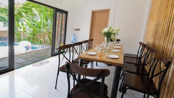 Villa, balcon, vue piscine
