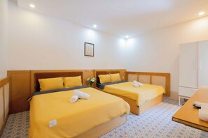 别墅, 阳台, 泳池景观 | 高档床上用品、羽绒被、记忆海绵床垫、迷你吧