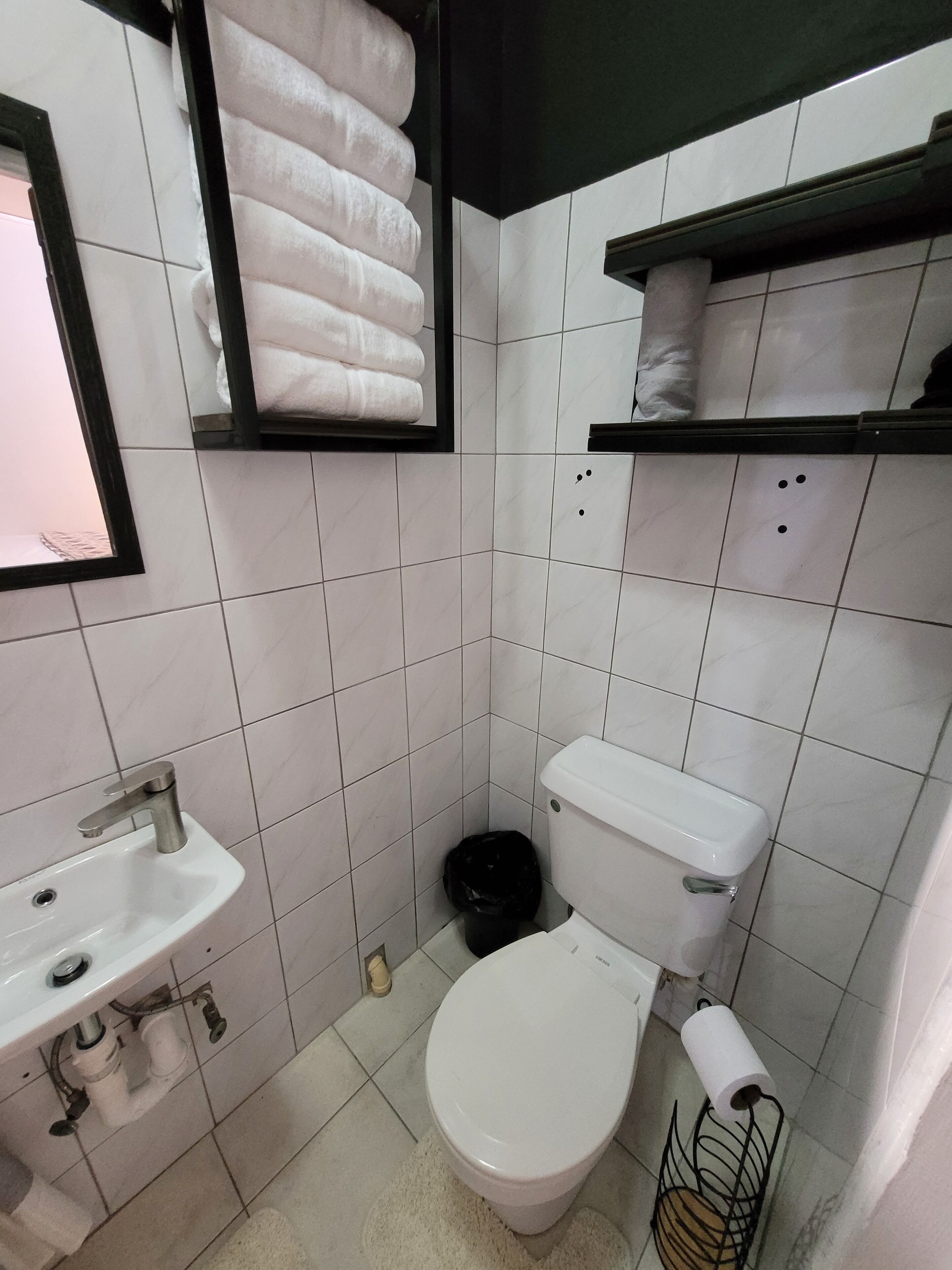 Dusche, Handtücher, Seife, Toilettenpapier