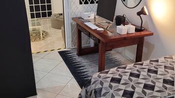 1 slaapkamer, een strijkplank/strijkijzer, wifi, beddengoed