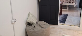 Tranquil & Cozy 1-Bedroom apartment in amazing Port of Spain with AC