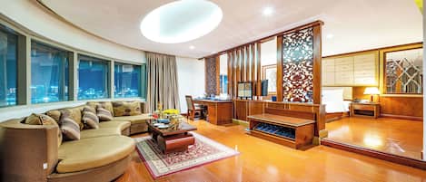 In-room safe, desk, laptop workspace, blackout curtains