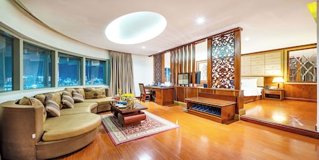 Caja de seguridad en la habitación y escritorio