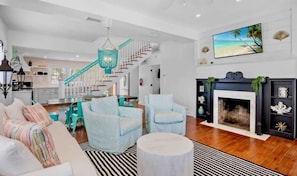 Smart TV - NEW! Blue Pearl~Heated Pool/Spa~Walkable Pine Ave! (Anna Maria)