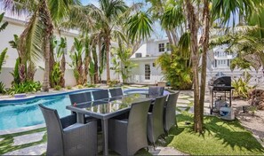 Outdoor dining - NEW! Blue Pearl~Heated Pool/Spa~Walkable Pine Ave! (Anna Maria)