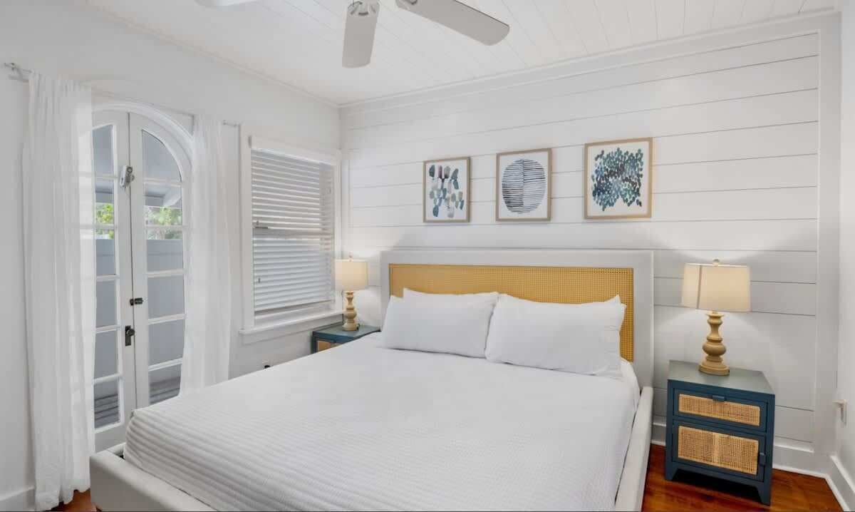 4 slaapkamers, een strijkplank/strijkijzer, reisbedje, gratis wifi