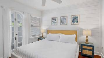 4 slaapkamers, een strijkplank/strijkijzer, reisbedje, gratis wifi