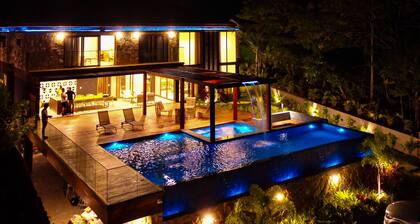 Praia do Forte Mansion Near the Beach 6 Suites in the Enseada do Castelo Condominium