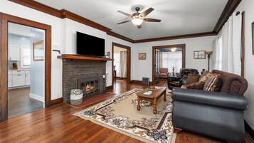 TV, bøker og kontorer