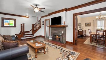 TV, bøker og kontorer