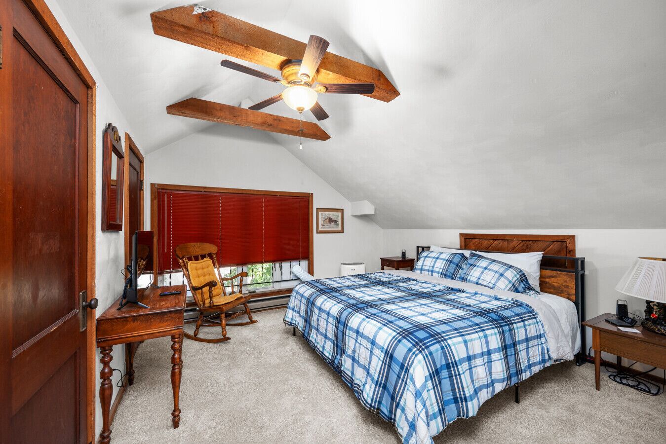5 Schlafzimmer, Schreibtisch, Bügeleisen/Bügelbrett, WLAN